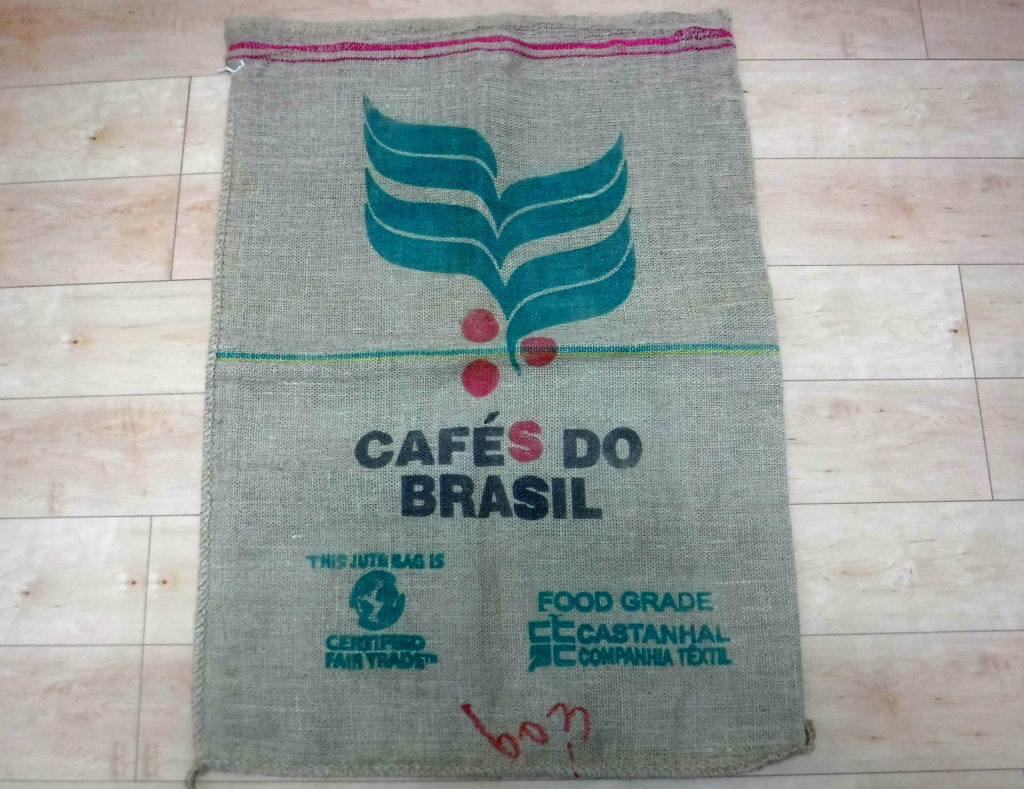 アスレタ(Athleta)のロゴ「カフェドブラジル」の意味は？