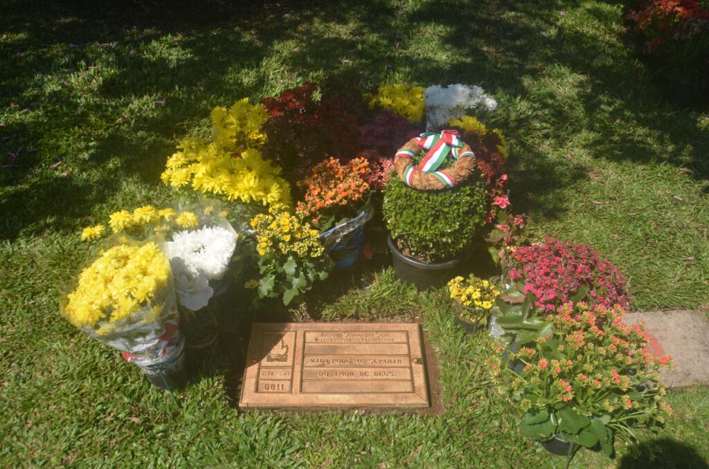 アイルトンセナのお墓「モルンビー墓地」へのアクセス:セナのお墓にはF1ファンからの献花